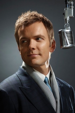 Joel McHale comedian
