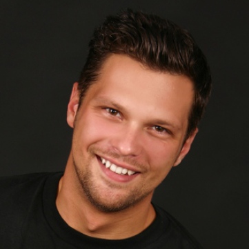 Julian McCullough tickets